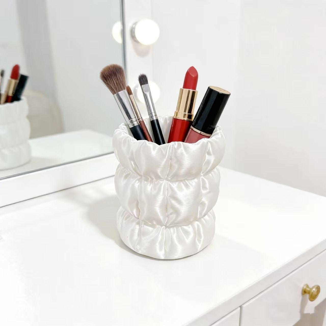Cloud Ruched Satin Makeup Brus – Luxury Skincare And Makeup Brands Bewertung und Preis